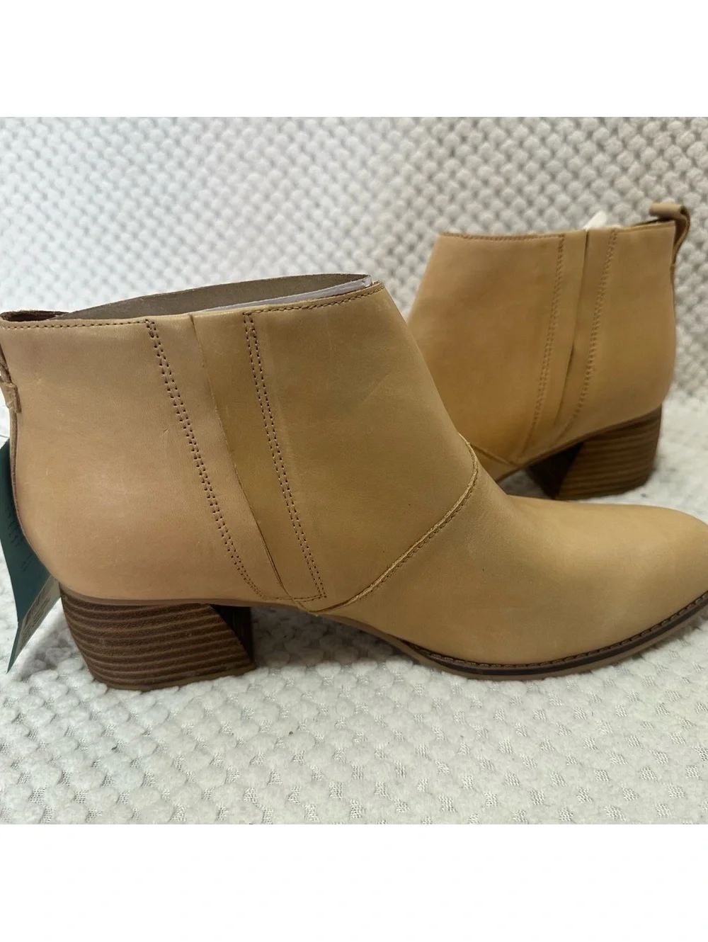 NWT toms Leilani Tan Ankle Boots